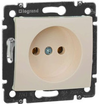 Розетка штепсельная Legrand Valena 774316