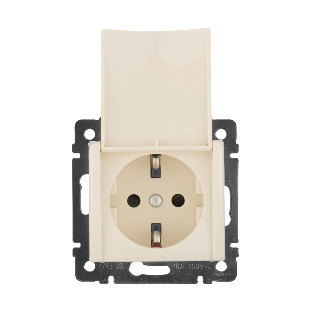 Розетка штепсельная Legrand Valena 774322